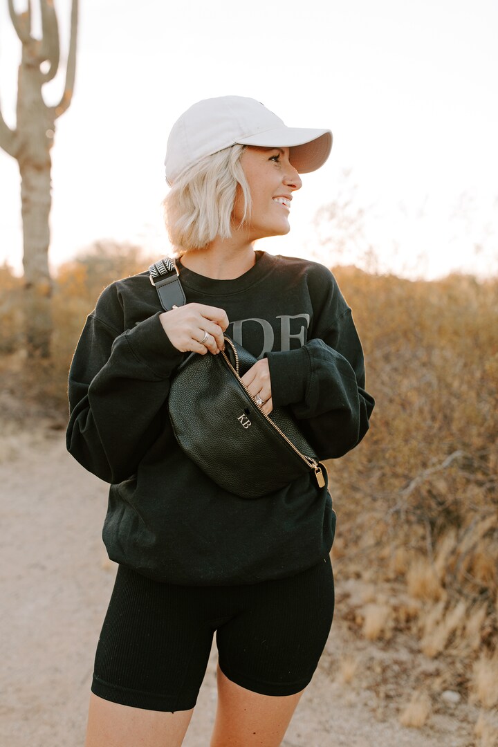 Leather Fanny Pack Crossbody Bags for Women Trendy Sling Bag for Women Vacation Essentials Leather Bumbag Handbags Belt Bag Travel Backpack